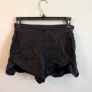 Lululemon breathable shorts Size: 4